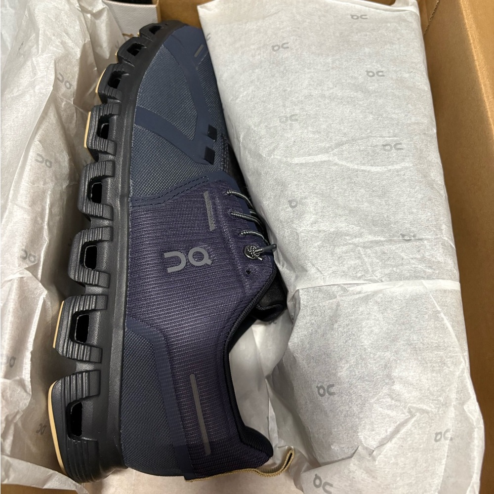 On Cloud 6 water proof Black Shoes